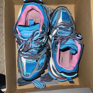 Balenciaga track runner!